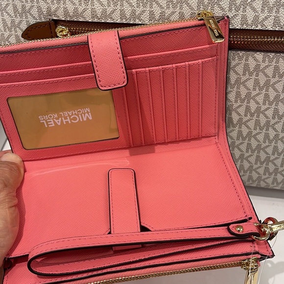 MICHAEL KORS LARGE DOUBLE ZIP WRISTLET WALLET PHONE CASE CLUTCH
Tea Rose NWT - Picture 9 of 16